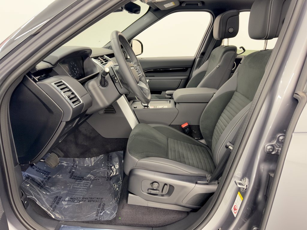 Certified 2026 Land Rover Discovery S AWD/4WD image 5