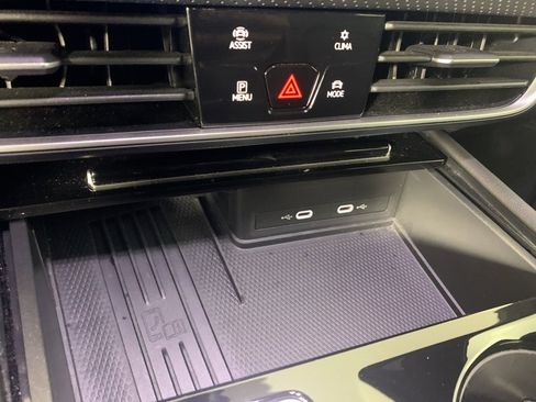 Used 2025 Volkswagen Atlas Cross Sport SE image 24