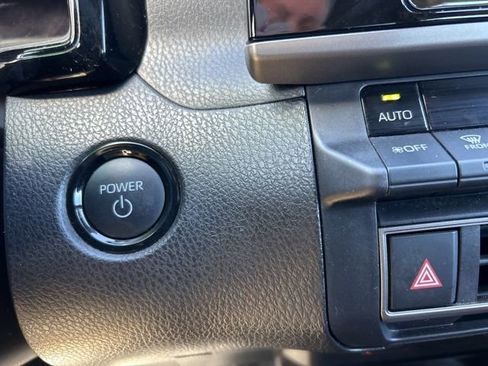 Used 2025 Toyota Camry SE image 17