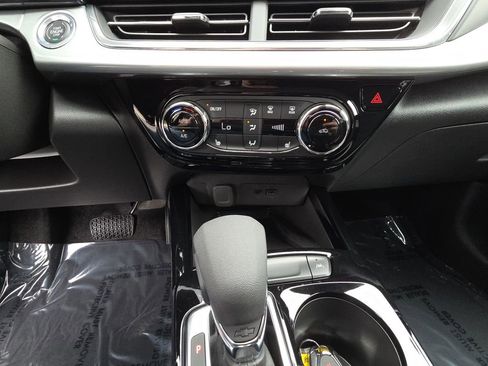 New 2026 Chevrolet Trax LT w/ Sunroof Package FWD image 23