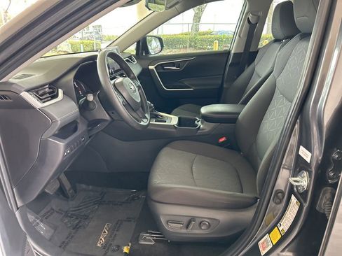 Used 2025 Toyota RAV4 XLE image 5