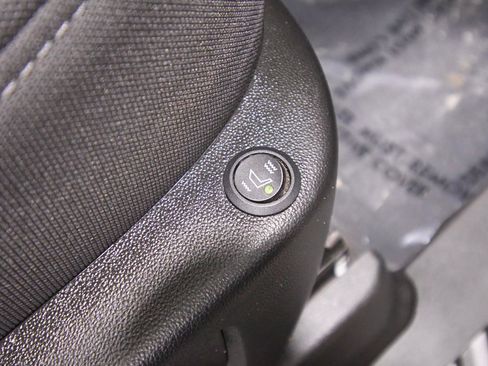 Used 2024 GMC Yukon SLE image 19