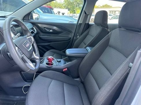 Used 2024 GMC Terrain SLE w/ Driver Convenience Package FWD image 32
