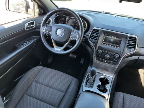 Used 2021 Jeep Grand Cherokee Laredo image 13