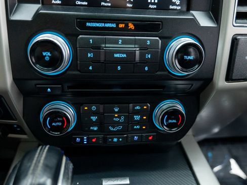 Used 2018 Ford F150 Lariat w/ Equipment Group 502A Luxury AWD/4WD image 47