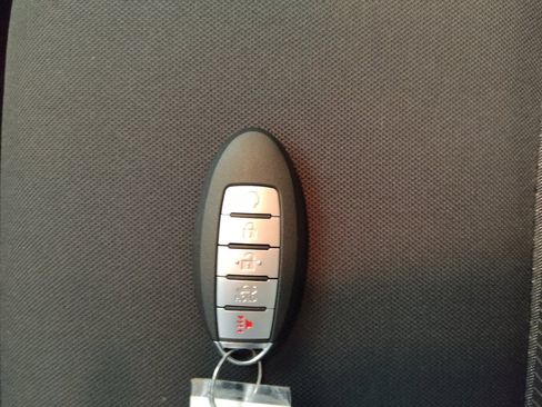 Used 2020 Nissan Versa SV FWD image 32
