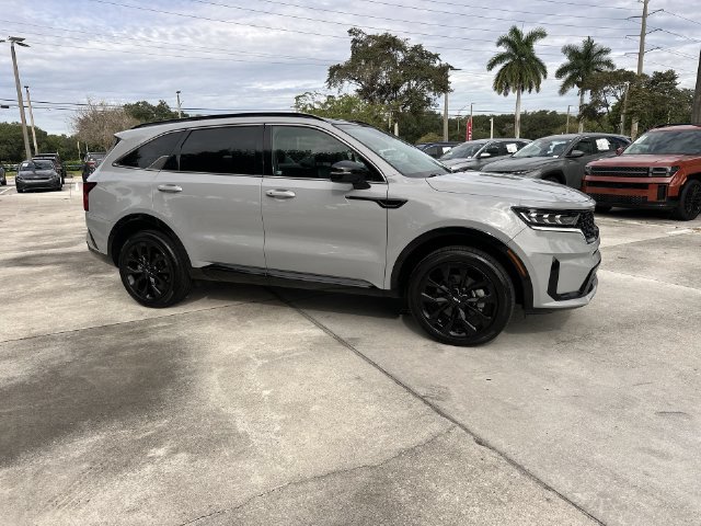 Used 2023 Kia Sorento SX AWD/4WD image 15