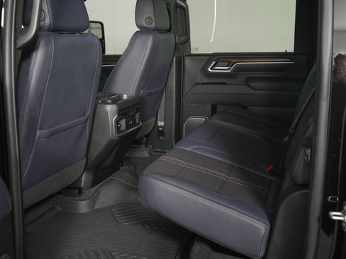 Used 2025 Chevrolet Silverado 2500 High Country w/ High Country Premium Package AWD/4WD image 12