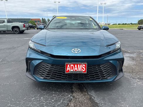 Used 2025 Toyota Camry SE FWD image 3