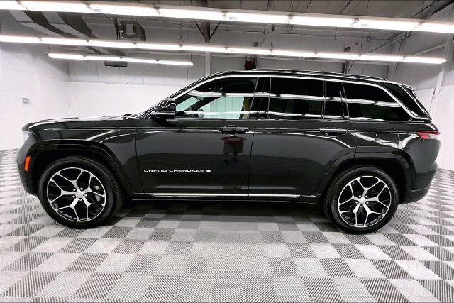 Used 2024 Jeep Grand Cherokee Summit AWD/4WD image 14