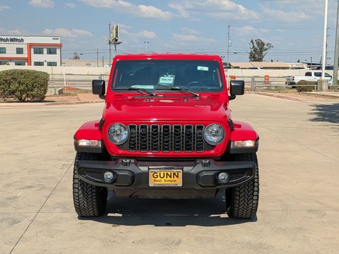 Used 2025 Jeep Gladiator Sport image 8