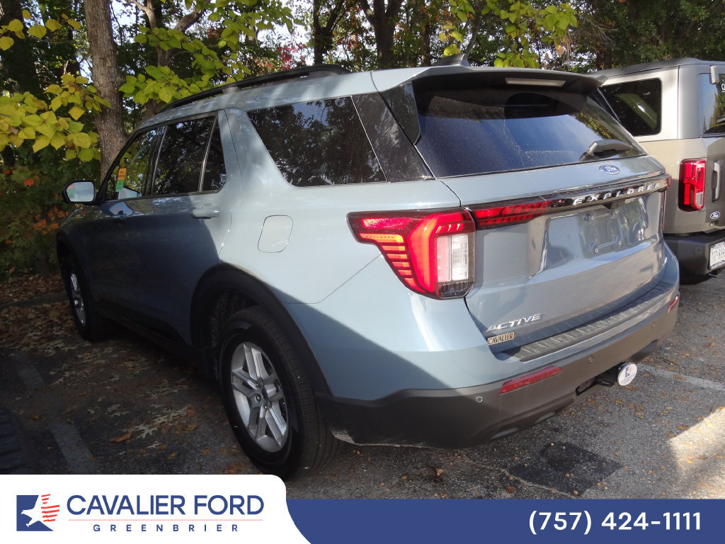 Used 2026 Ford Explorer Active AWD/4WD image 3