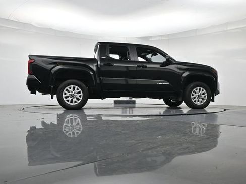 Used 2024 Toyota Tacoma SR5 AWD/4WD image 33