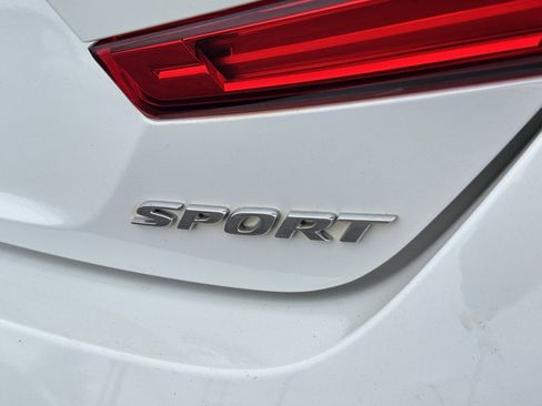 Used 2018 Honda Accord Sport image 14