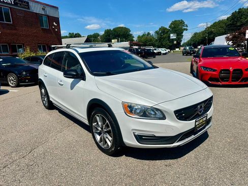 Used 2018 Volvo V60 T5 Cross Country w/ Convenience Package AWD/4WD image 3