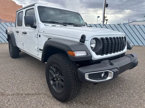 Used 2025 Jeep Gladiator Sport AWD/4WD image 7