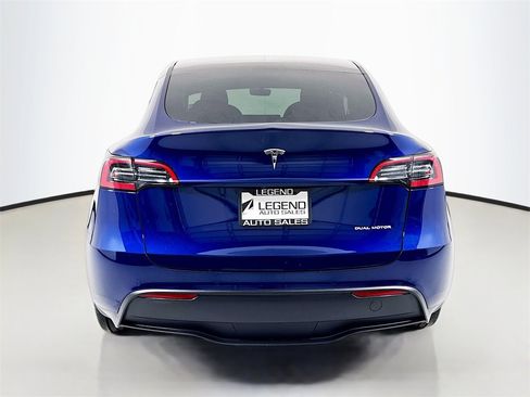 Used 2022 Tesla Model Y Long Range image 7