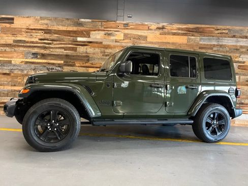 Used 2022 Jeep Wrangler Unlimited Sahara AWD/4WD image 4