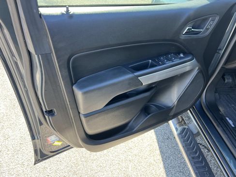 Used 2019 Chevrolet Colorado LT w/ LT Convenience Package image 10