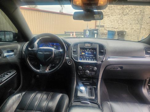Used 2019 Chrysler 300 S AWD/4WD image 15