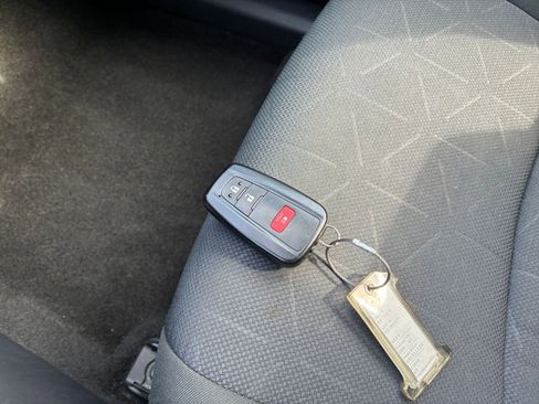 Used 2025 Toyota RAV4 XLE image 21