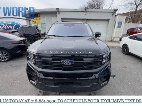 Certified 2025 Ford Expedition Active image 5