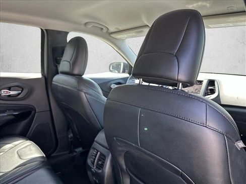 Used 2023 Jeep Cherokee Altitude Lux image 27