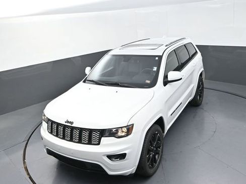 Used 2018 Jeep Grand Cherokee Altitude image 30