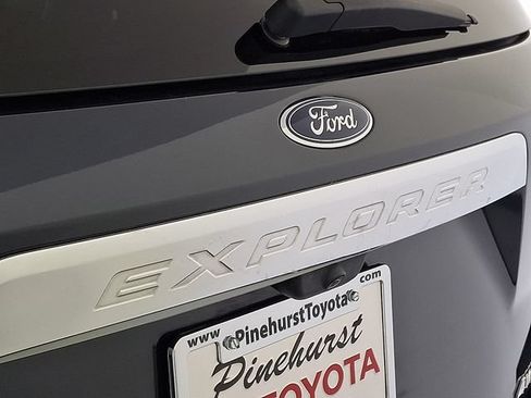 Used 2023 Ford Explorer XLT AWD/4WD image 37
