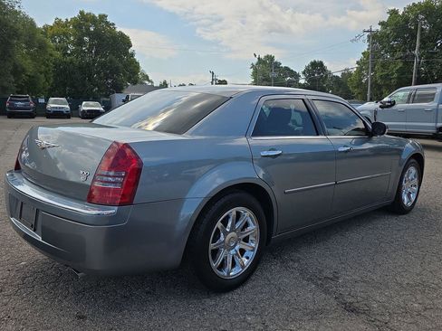 Used 2006 Chrysler 300 C w/ Navigation & Sound Group II image 2