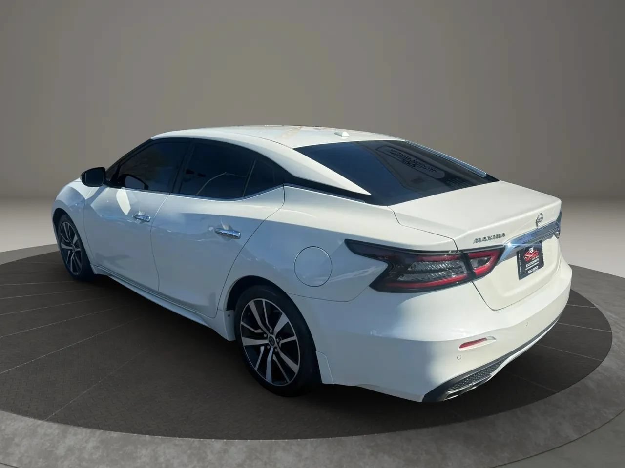 Used 2023 Nissan Maxima SV w/ Floor Mat Group FWD image 9