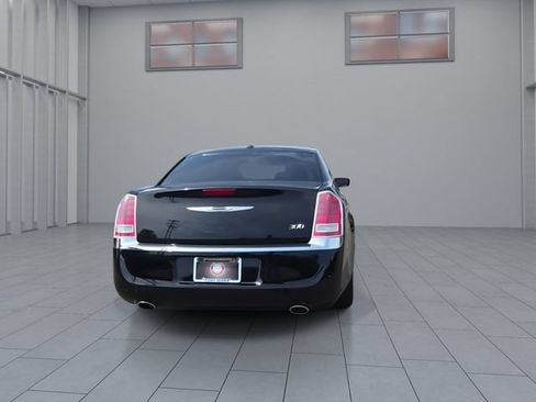 Used 2014 Chrysler 300 RWD image 7