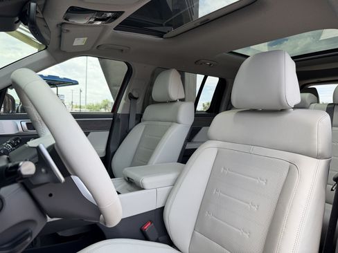Used 2025 Hyundai Santa Fe Limited FWD image 35
