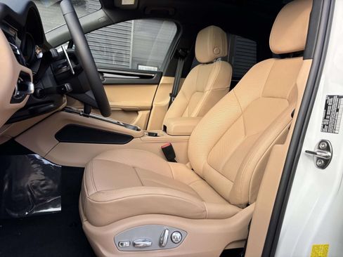 Used 2026 Porsche Macan AWD/4WD image 5