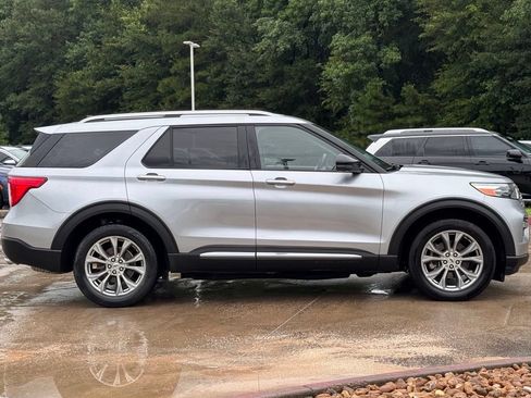 Used 2022 Ford Explorer Limited w/ Equipment Group 301A AWD/4WD image 12