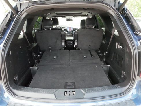 Used 2020 Ford Explorer XLT w/ Equipment Group 202A AWD/4WD image 18