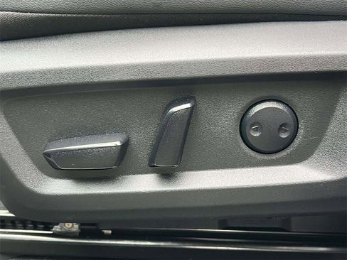 Certified 2025 Nissan Rogue SV image 27