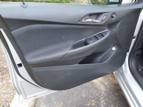 Used 2017 Chevrolet Cruze LS FWD image 15