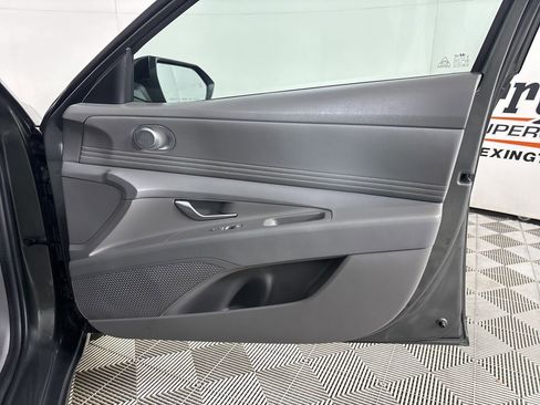 Used 2025 Hyundai Elantra Sport image 26