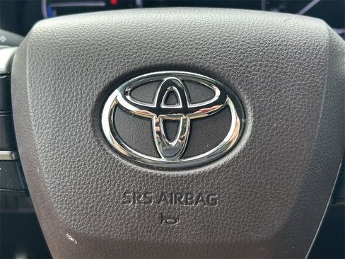 Used 2021 Toyota Sienna Platinum image 50