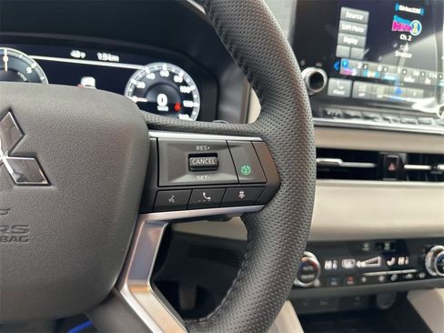 New 2025 Mitsubishi Outlander SEL image 27