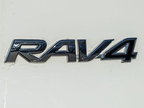 Used 2022 Toyota RAV4 LE image 5