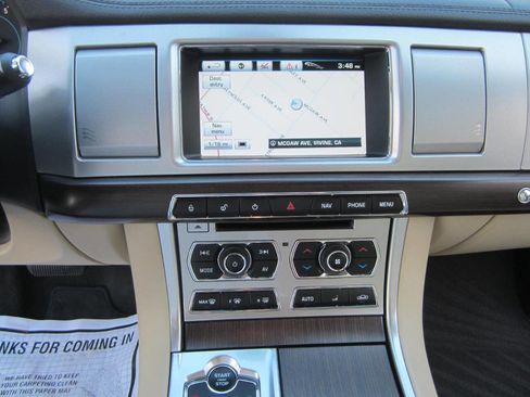 Used 2013 Jaguar XF RWD image 28