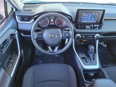 Used 2019 Toyota RAV4 LE image 7