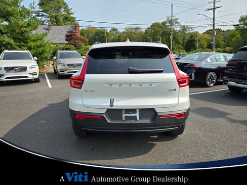 Used 2025 Volvo XC40 B5 Ultra w/ Climate Package image 7