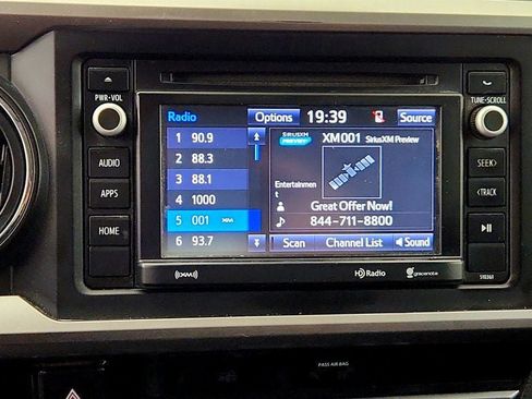 Used 2018 Toyota Tacoma SR5 RWD image 17