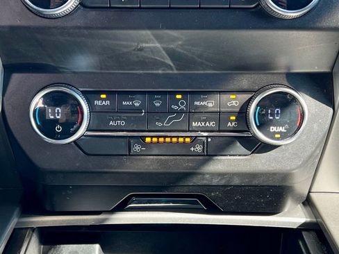 Used 2020 Ford Expedition XLT image 30