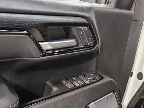 Used 2025 GMC Sierra 2500 AT4X image 21