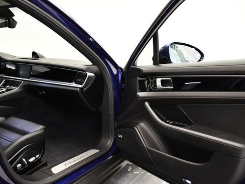 Used 2020 Porsche Panamera 4 image 47