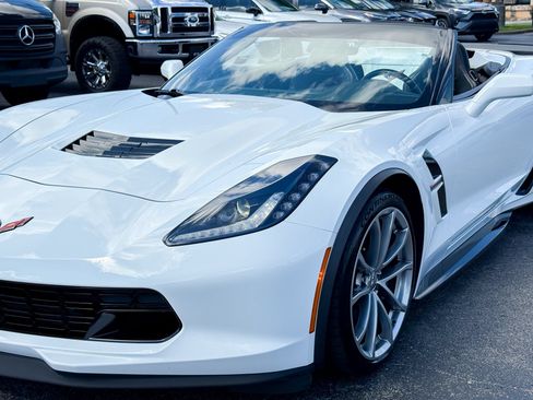 Used 2017 Chevrolet Corvette Grand Sport w/ Carbon Flash Badge Package RWD image 8